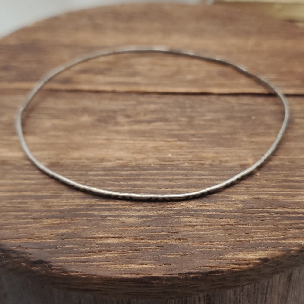 B2039 silver tone etched Victorian bracelet thin slider‎